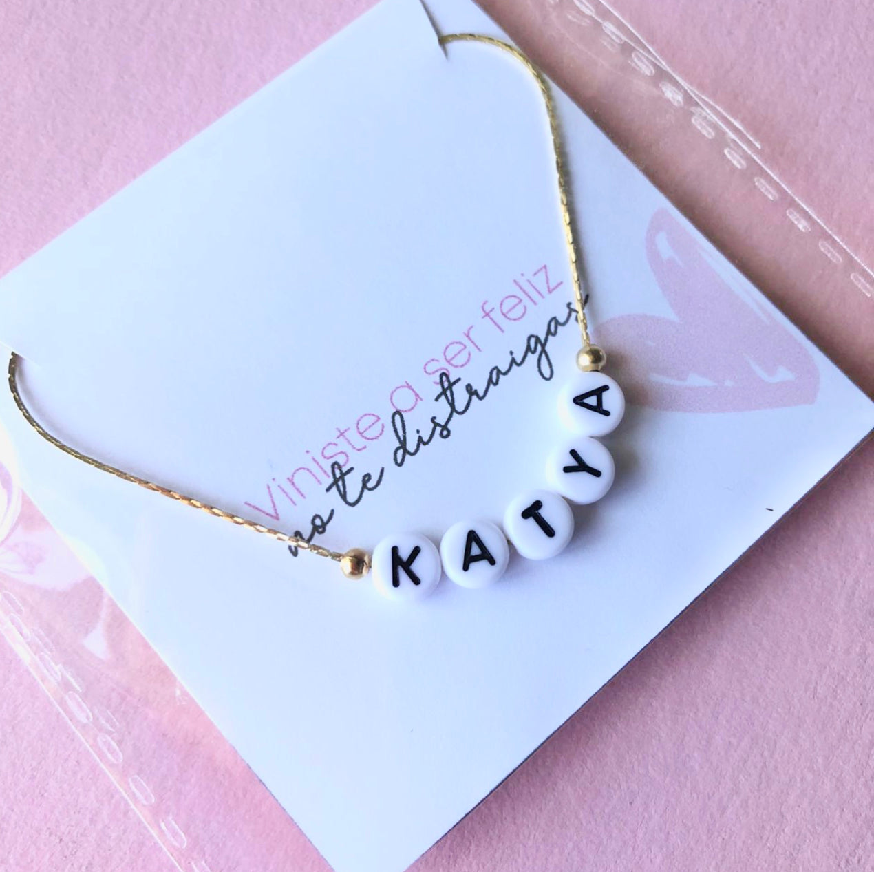 Collar personalizado letra luneta.