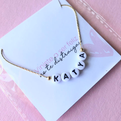 Collar personalizado letra luneta.