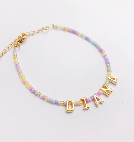 Pulsera personalizada pastel.