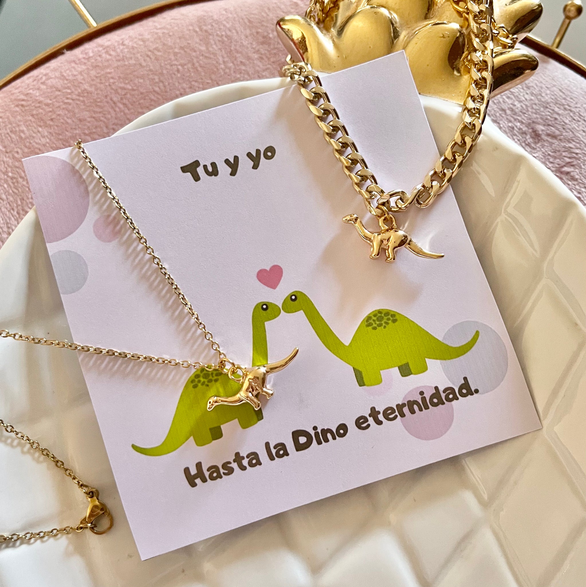 Dúo pulsera y collar Dino.