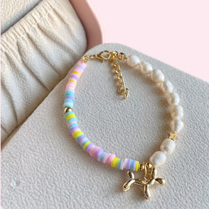 Pulsera perrito con perla de río.