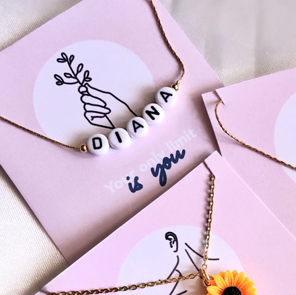 Collar personalizado letra luneta.