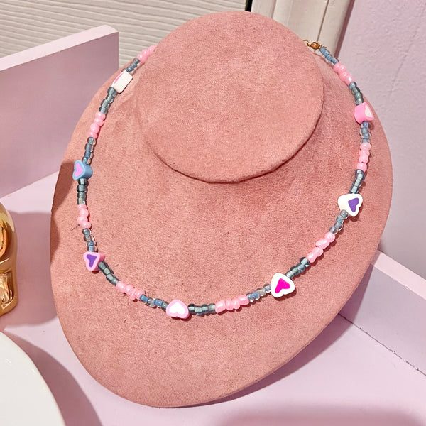 Collar corazones fimo.